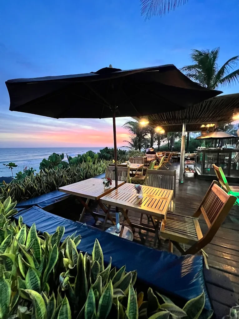 Exclusive Beach Club - VIP Sunbed in Barra - Image